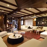 Snow 1850 Hotel